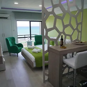 lazuli-beach-apartment-no-405.larnacahotels.org/